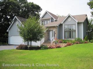 1525 Sherwood Way, Saint Paul MN  55122-2732 exterior