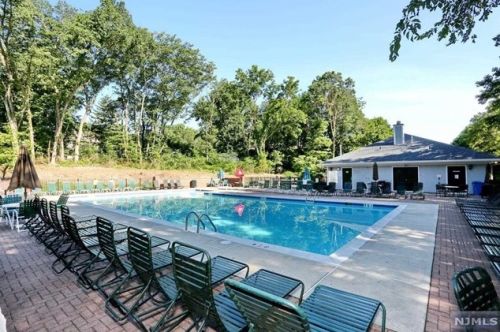 351 Cottonwood Way, Mahwah NJ 07430-2081 exterior