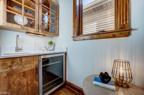 2732 Marshfield Ave, Chicago IL 60614-1016 exterior