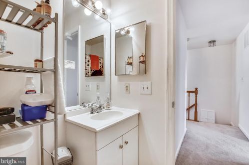 8209 Roxbury Dr, Alexandria VA 22309-3728 exterior