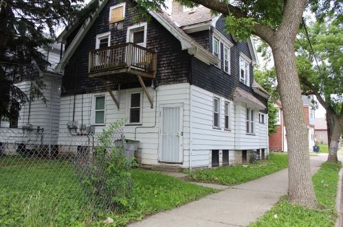 3296 13th St, Milwaukee, WI 53215-4612