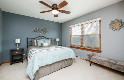 2209 Nottingham Dr, Naperville IL exterior