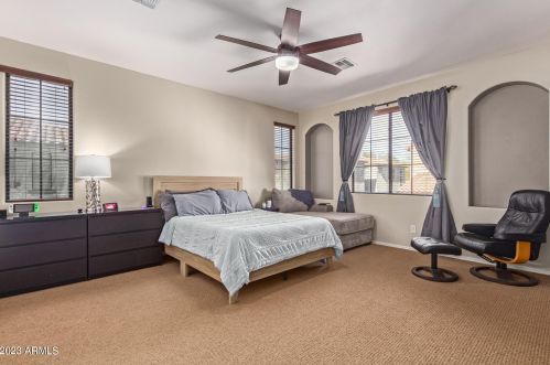 2376 Dusty Wren Dr, Phoenix AZ  85085-7032 exterior