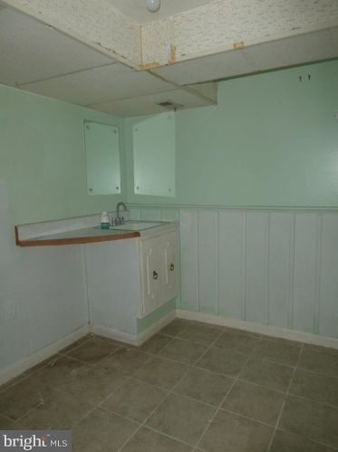 10408 New Hampshire Ave, Silver Spring MD 20905-3918 exterior