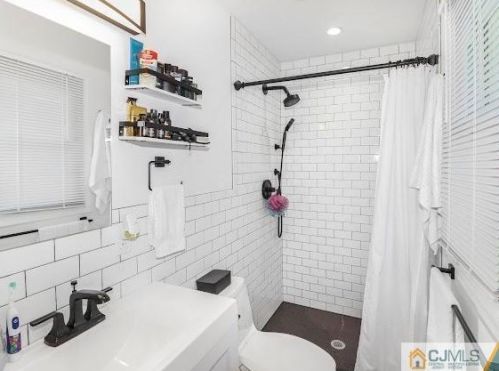 9 Estok Rd, Edison NJ  08817-4117 exterior