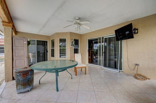 174 Dalton Cir, Fort Pierce FL 34953-5847 exterior