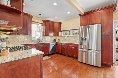 3232 Belle Plaine Ave, Chicago IL 60618-2338 exterior