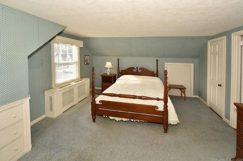 1052 Plymouth St, Windsor CT 06095-3653 exterior