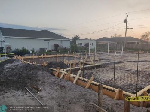 4650 Pearl St, Fort Pierce FL 34953-6754 exterior