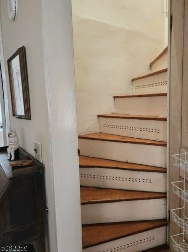 35 Main St, Clinton NJ 08809-1250 exterior