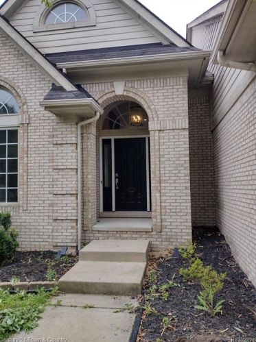 41279 Scarborough Ln, Novi MI 48375-2892 exterior