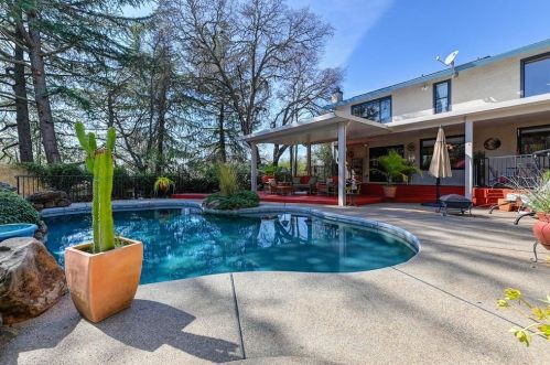 9811 Blue Lk Dr, Folsom CA 95630-1909 exterior