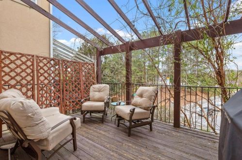 2464 Brookhaven Hts Ct, Atlanta GA 30319-5243 exterior