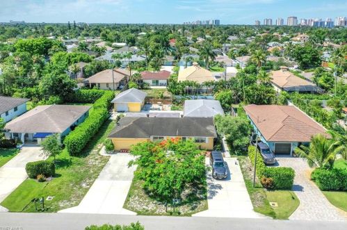 650 107 Ave, Naples FL 34108-1856 exterior