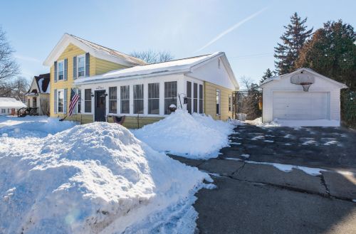 711 Walnut St, Horicon, WI 53032-1223