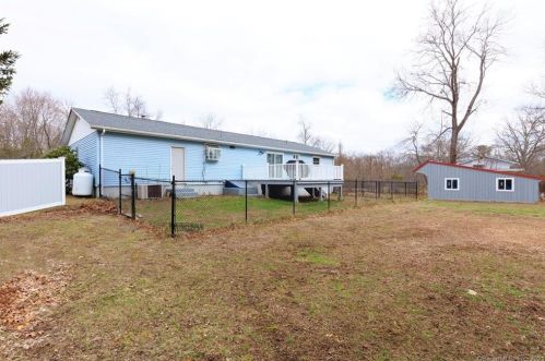 27 Seagrave St, Killingly CT 06239-4129 exterior