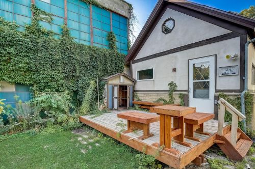 919 Land Pl, Milwaukee, WI 53202-1534