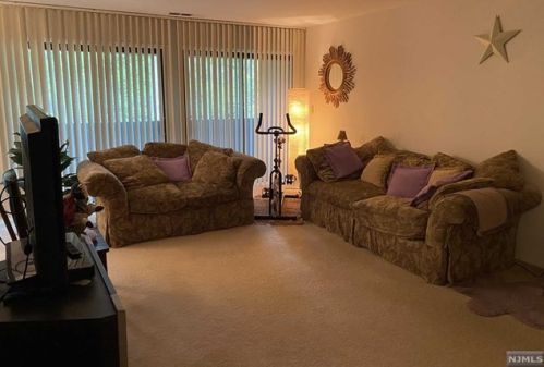 2213 Hilltop Rd, Mahwah, NJ 07430-2290