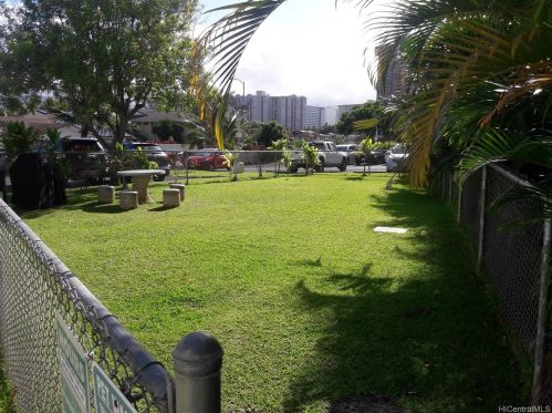 5210 Likini St, Honolulu HI  96818-3034 exterior