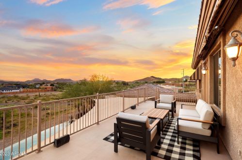 527 Briles Rd, Phoenix AZ  85085-0632 exterior