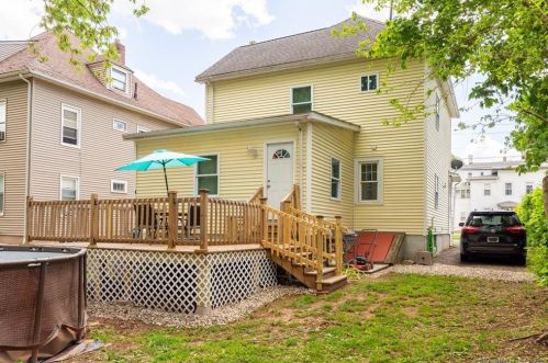 376 Chestnut St, New Britain CT 06051-2309 exterior