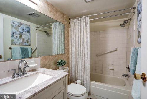 407 Valleybrook Dr, Lancaster PA 17601-4612 exterior