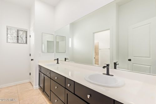 9837 Central Ave, Phoenix AZ 85020-1008 exterior