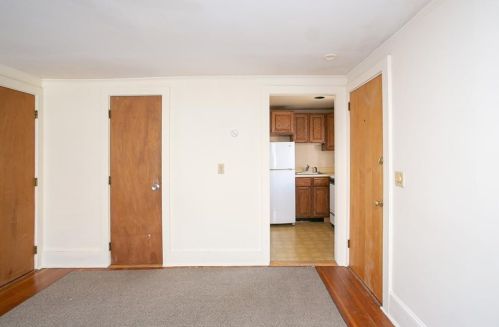 17 Byrnes St, Middletown RI 02840-4059 exterior