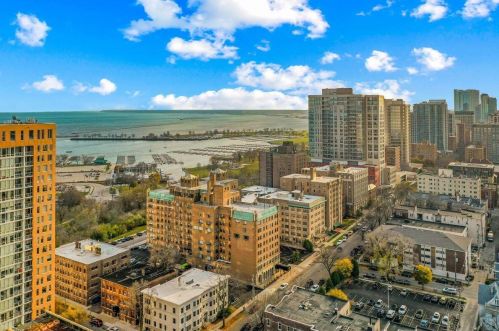 1983 Summit Ave, Milwaukee WI  53202-1390 exterior