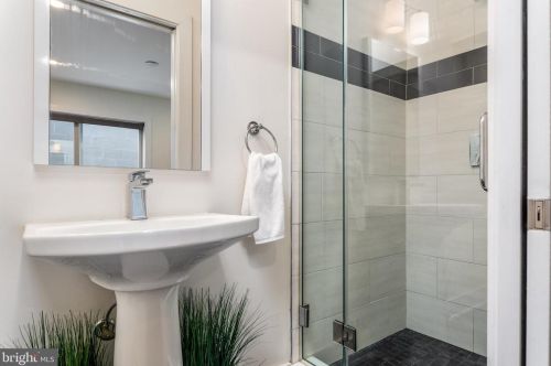 1413 Darien St, Philadelphia PA 19147-5726 exterior