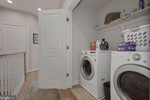 720 Bracey Ln, Alexandria VA  22314-6245 exterior