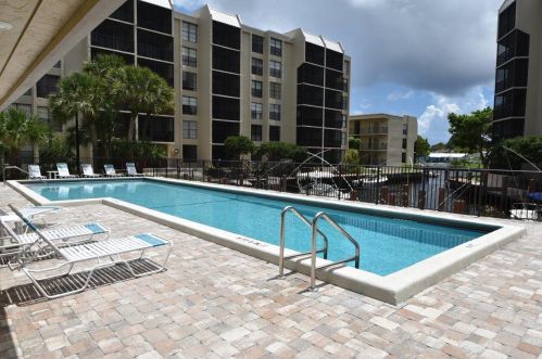 19 Royal Palm Way, Boca Raton FL  33432-7879 exterior