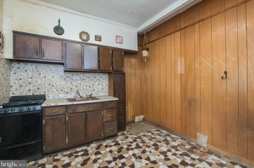 5731 Chestnut, Philadelphia PA 19104-3015 exterior