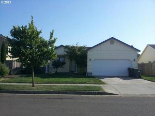 1724 Adelman Loop, Eugene OR  97402-1682 exterior