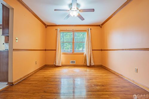 35 Sandalwood Dr, Edison NJ 08820-1249 exterior