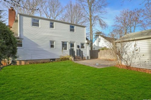 8 Stevens Pl, Huntington Station NY 11746-2926 exterior