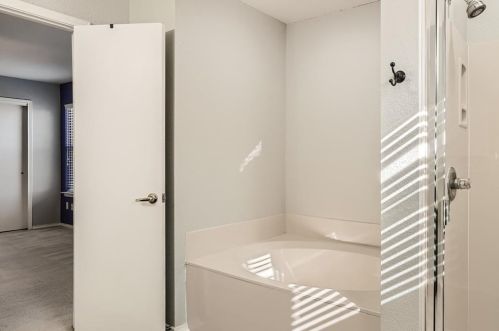 6600 Doyal Dr, Austin TX 78747-3902 exterior