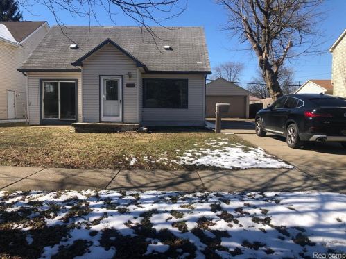 8305 Fenton St, Dearborn Heights MI  48127-4501 exterior