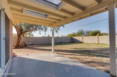 8217 Beverly St, Tucson AZ 85710-5931 exterior