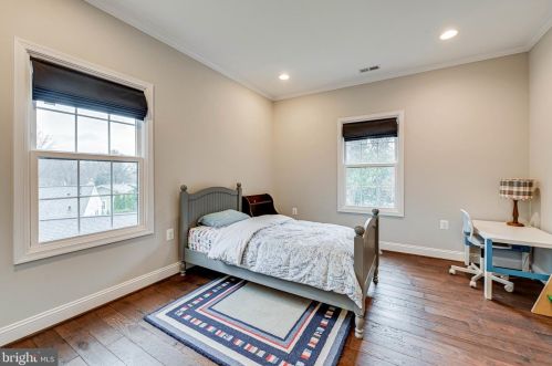 1339 Mayflower Dr, Mc Lean VA 22101-5612 exterior