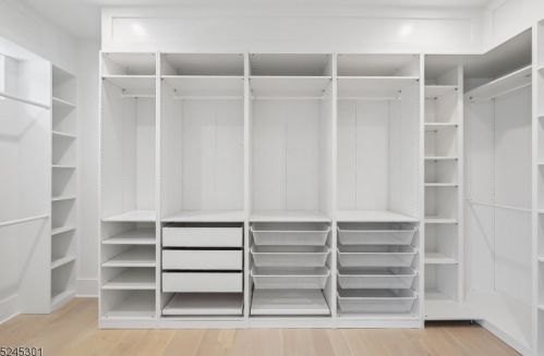 1306 Pleasant Valley Way, Town Center NJ  07052-1421 exterior