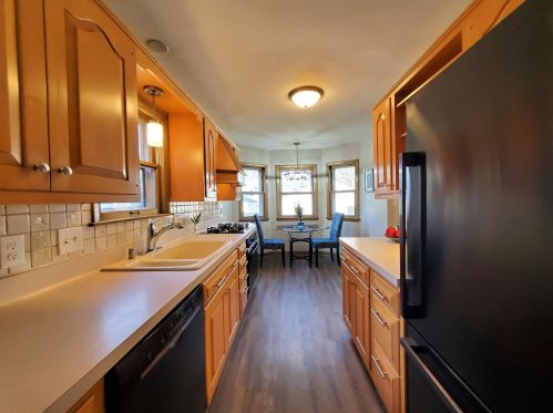 1631 Chateau Pl, Milwaukee WI 53217-6022 exterior