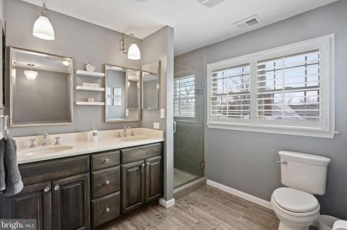 804 Enderby Dr, Alexandria VA 22302-2224 exterior