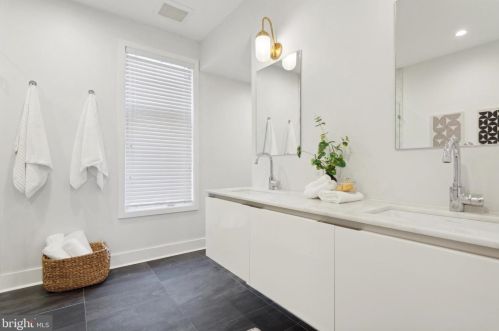 1427 Kater St, Philadelphia PA 19147-1851 exterior