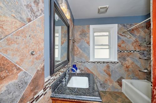 6635 Campbell Ave, Chicago IL 60645-5018 exterior