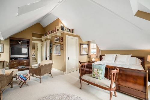 58 Eastern Pt Blvd, Gloucester MA 01930-4405 exterior