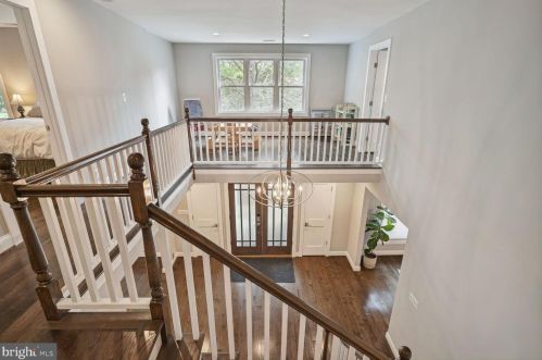 8819 Victory Ln, Rockville MD 20854-3643 exterior