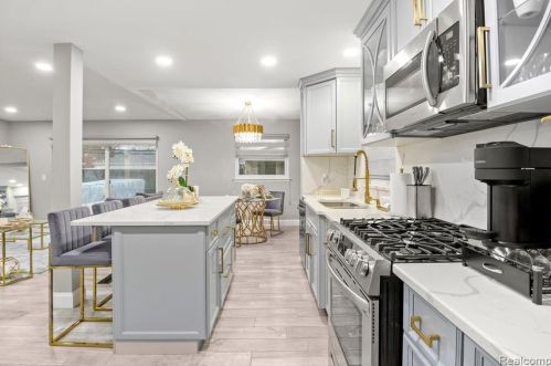 6126 Cambourne Rd, Dearborn Heights MI 48127-3916 exterior