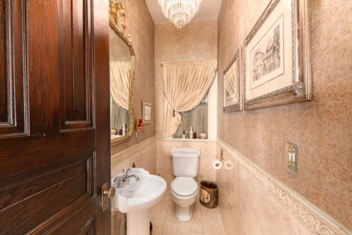 2597 Maryland Ave, Milwaukee WI 53211-3735 exterior