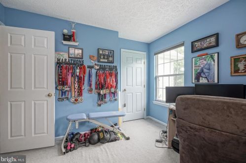 42 Hamilton Lk Dr, Trenton NJ 08619-3437 exterior